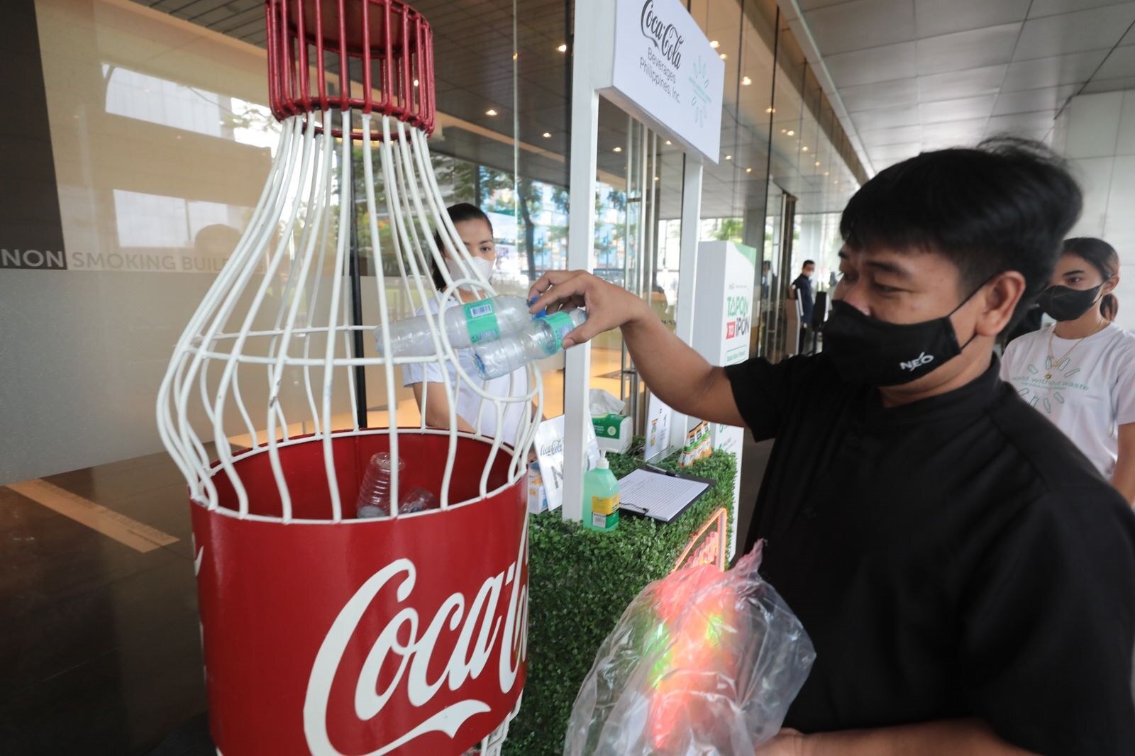 Araneta City teams up with Coca-Cola for ‘Tapon to Ipon’ program